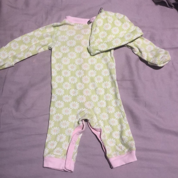 Newborn Carters Sleepwear with matching hat - Picture 4 of 4